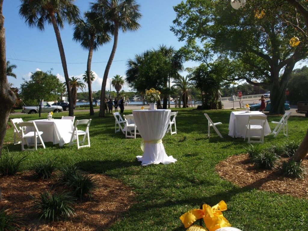 Outdoor Wedding at St Petersburg Woman's Club in Florida